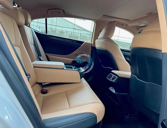 
Lexus ES 350 Hybrid 2024 full									